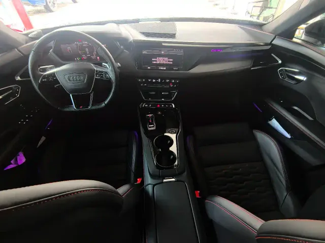 Audi Audi RS e-tron GT 2023 Base Model — Фото автомобиля 10