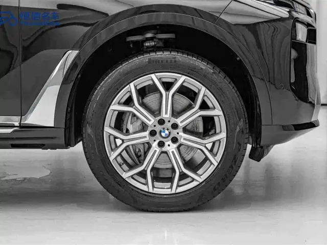 BMW X7 — Фото автомобиля 11