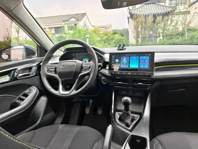 Roewe i5 — Фото автомобиля 12