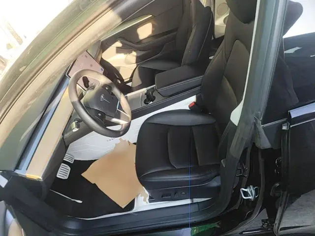 Tesla Model 3 — Фото автомобиля 14