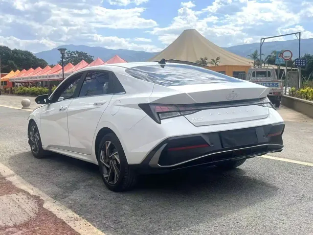 Hyundai Elantra — Фото автомобиля 7