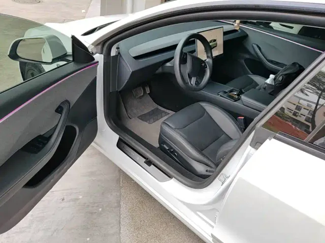 Tesla Model 3 — Фото автомобиля 15