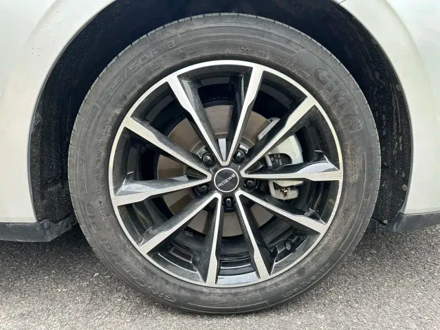 Roewe D7 — Фото автомобиля 9