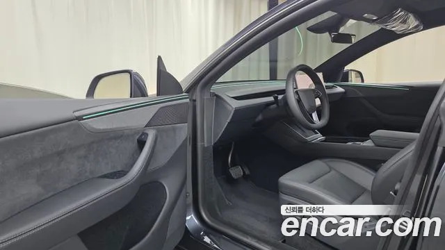 Tesla Model Y — Фото автомобиля 15