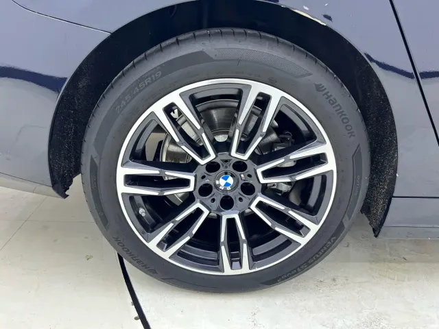 BMW 5 Series — Фото автомобиля 22