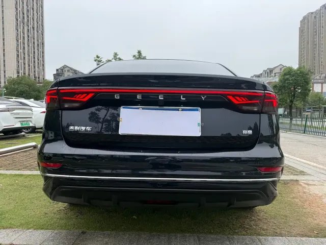 Geely Emgrand — Фото автомобиля 7