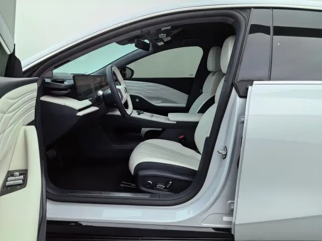 Geely Galaxy E8 — Фото автомобиля 28