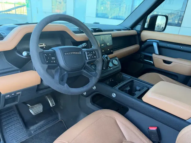 Land Rover Defender — Фото автомобиля 11
