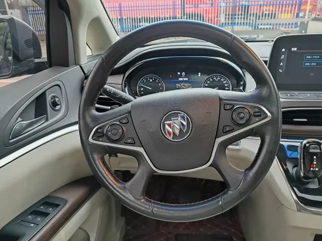 Buick GL8 — Фото автомобиля 6