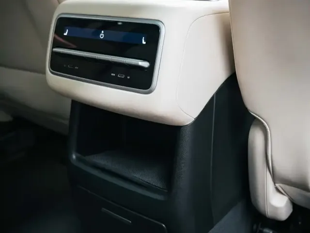 Li Auto L8 — Фото автомобиля 20