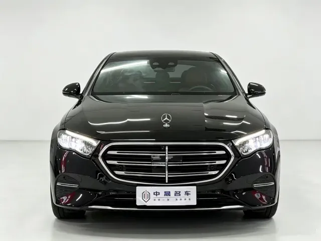 Mercedes-Benz E-Class — Фото автомобиля 2
