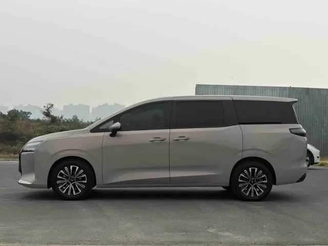 Wuling Starlight 730 — Фото автомобиля 4