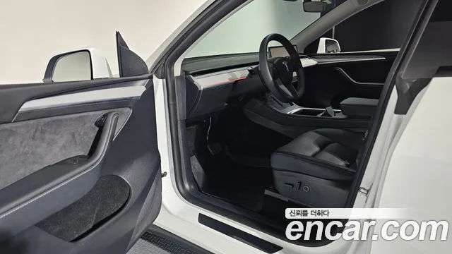 Tesla Model Y — Фото автомобиля 15