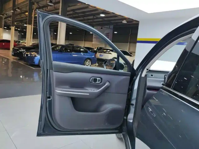 Leapmotor C10 — Фото автомобиля 7