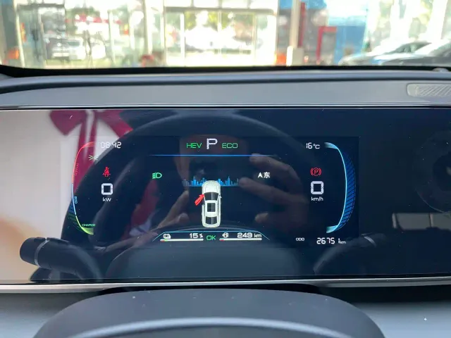 BYD Qin L — Фото автомобиля 16