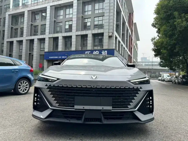 Changan UNI-V — Фото автомобиля 2