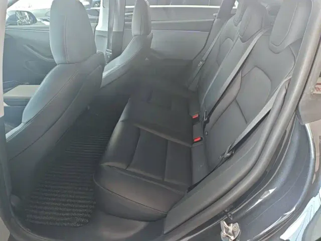 Tesla Model 3 — Фото автомобиля 16