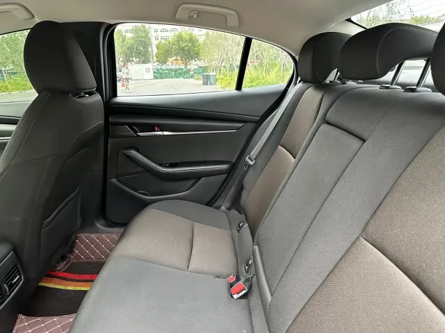 Mazda Axela — Фото автомобиля 5