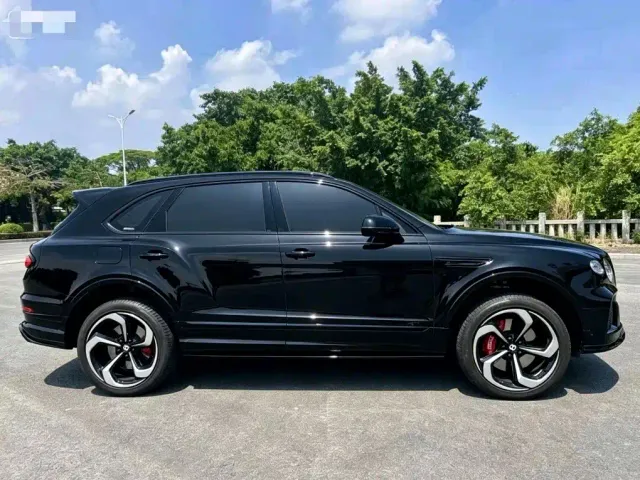 Bentley Bentayga — Фото автомобиля 2