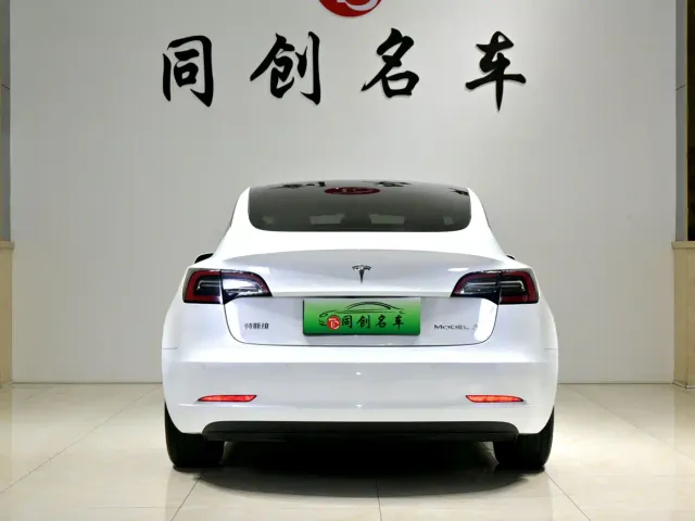 Tesla Model 3 — Фото автомобиля 5