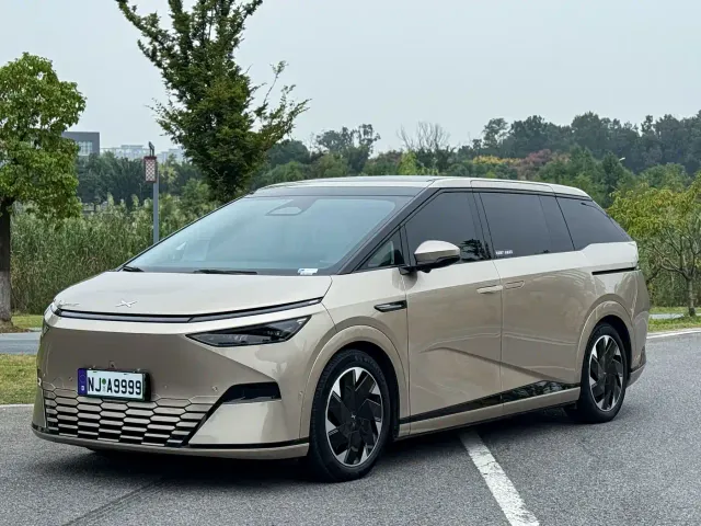 Xpeng X9 — Фото автомобиля 2