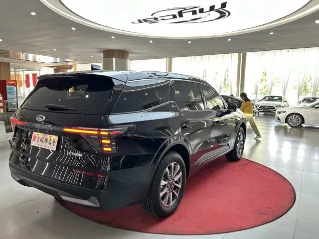 Ford Edge — Фото автомобиля 5