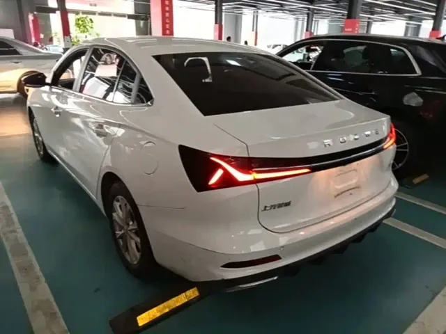 Roewe i5 — Фото автомобиля 4
