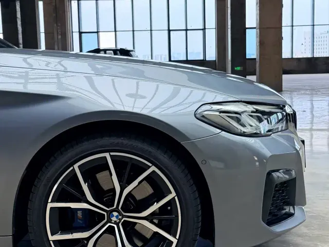 BMW 5 Series — Фото автомобиля 11