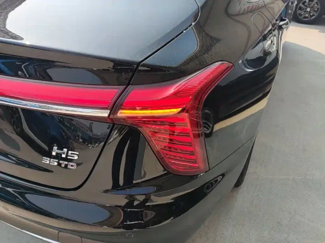 Hongqi H5 — Фото автомобиля 7