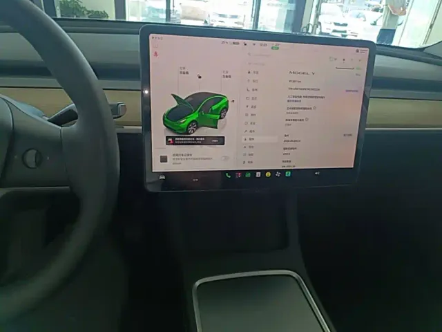 Tesla Model Y — Фото автомобиля 12