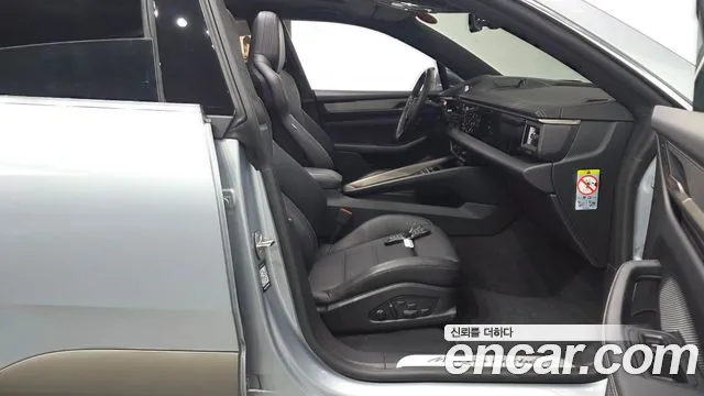 Porsche Macan — Фото автомобиля 10