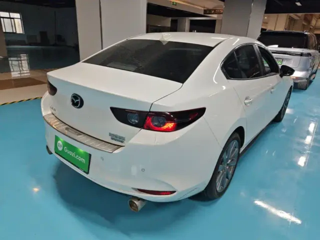 Mazda Axela — Фото автомобиля 6