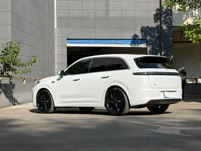 Li Auto L7 — Фото автомобиля 6