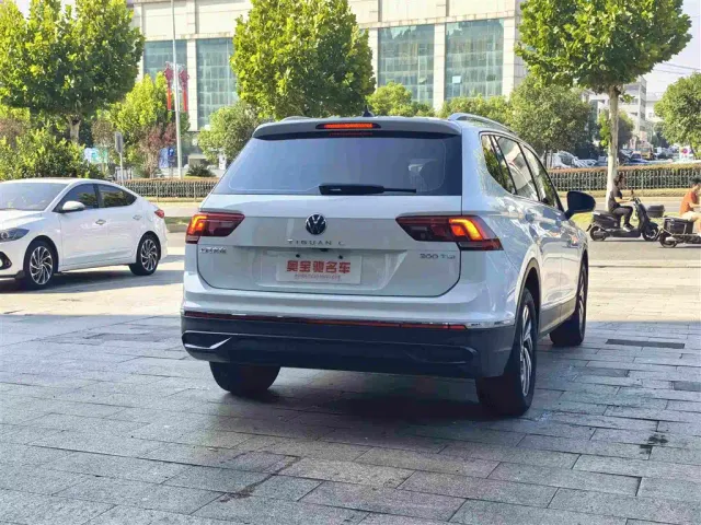Volkswagen Tiguan L — Фото автомобиля 7