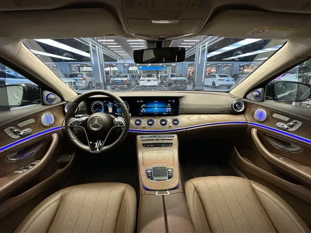 Mercedes-Benz E-Class — Фото автомобиля 5