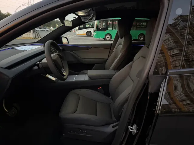 Tesla Model Y — Фото автомобиля 5