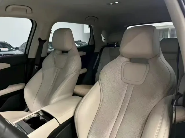 BYD Yuan UP 2024 401KM Leading Edition — Фото автомобиля 8