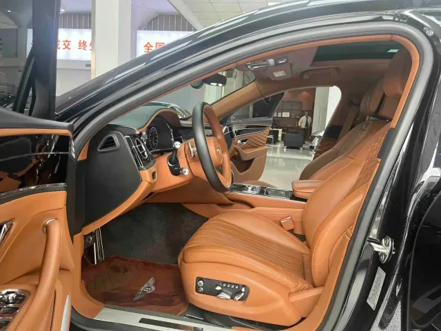 Bentley Flying Spur — Фото автомобиля 4