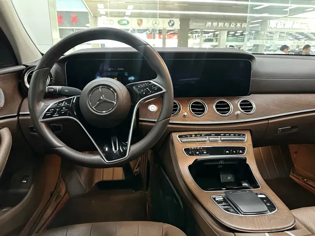 Mercedes-Benz E-Class — Фото автомобиля 8