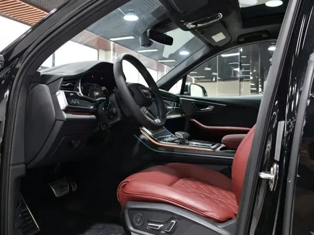 Audi SQ7 — Фото автомобиля 7