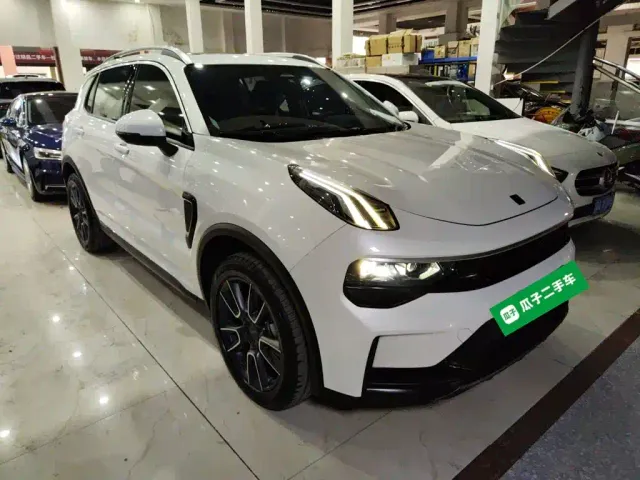 Lynk & Co 01 — Фото автомобиля 21