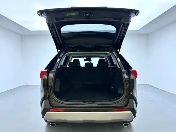 Toyota RAV4 — Фото автомобиля 17