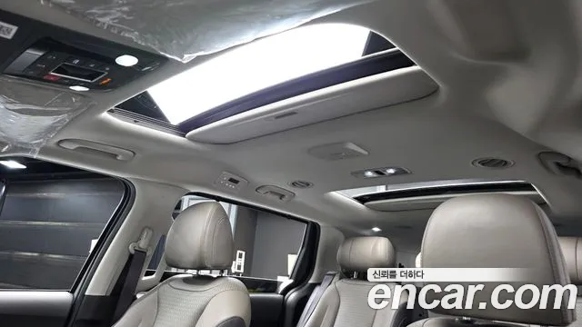 Kia Carnival Generation 4 — Фото автомобиля 25