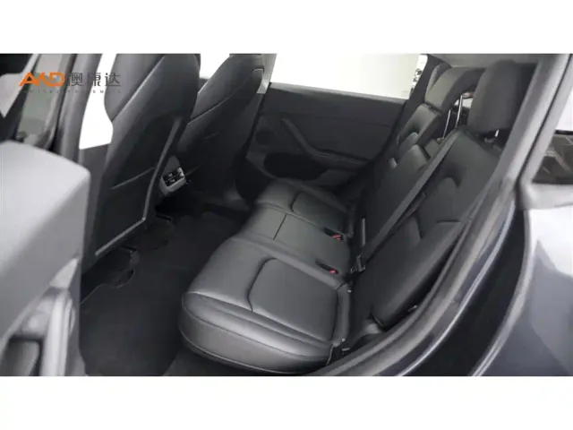 Tesla Model Y — Фото автомобиля 7