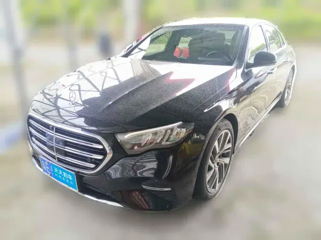 Фотография автомобиля — Mercedes-Benz E-Class