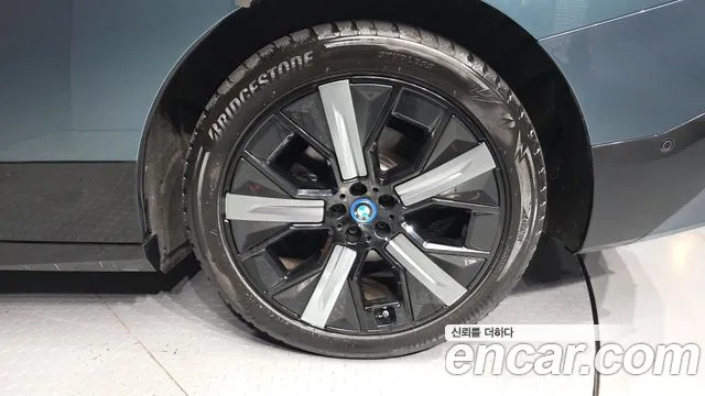 BMW iX — Фото автомобиля 20