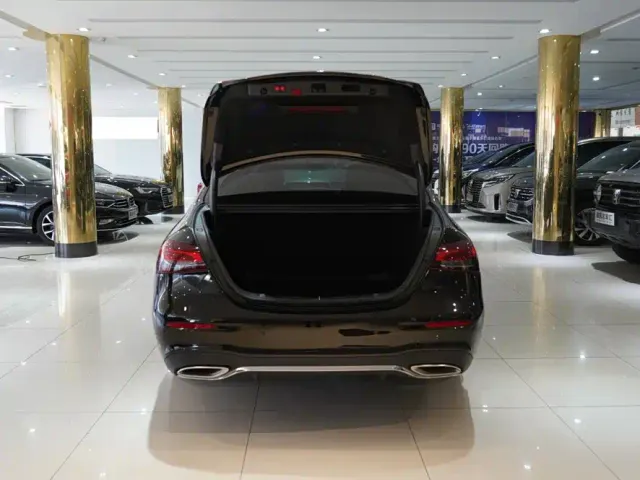 Mercedes-Benz E-Class — Фото автомобиля 7