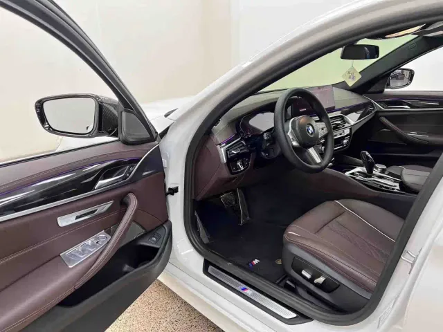 BMW 5 Series — Фото автомобиля 9