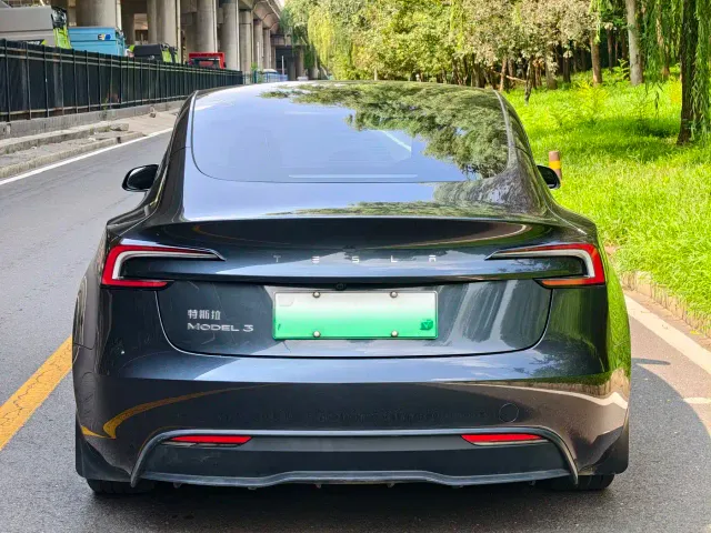 Tesla Model 3 — Фото автомобиля 5