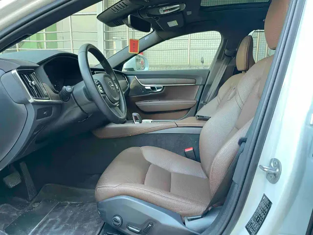 Volvo V90 — Фото автомобиля 9